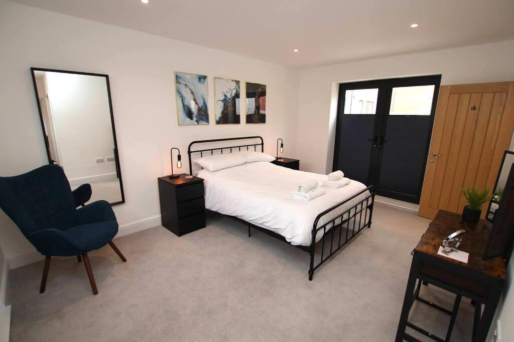 Modern For Contractors & Small Groups By Stones Throw - Free Parking - Sea View Апартаменты *